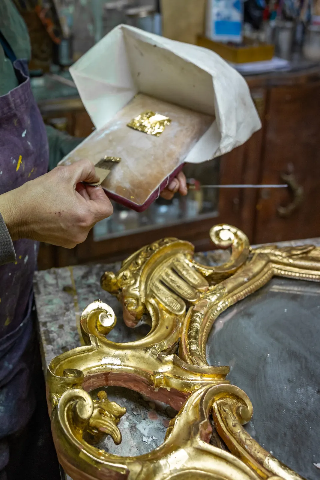 Cadre Louis XV doré — restauration Hérault